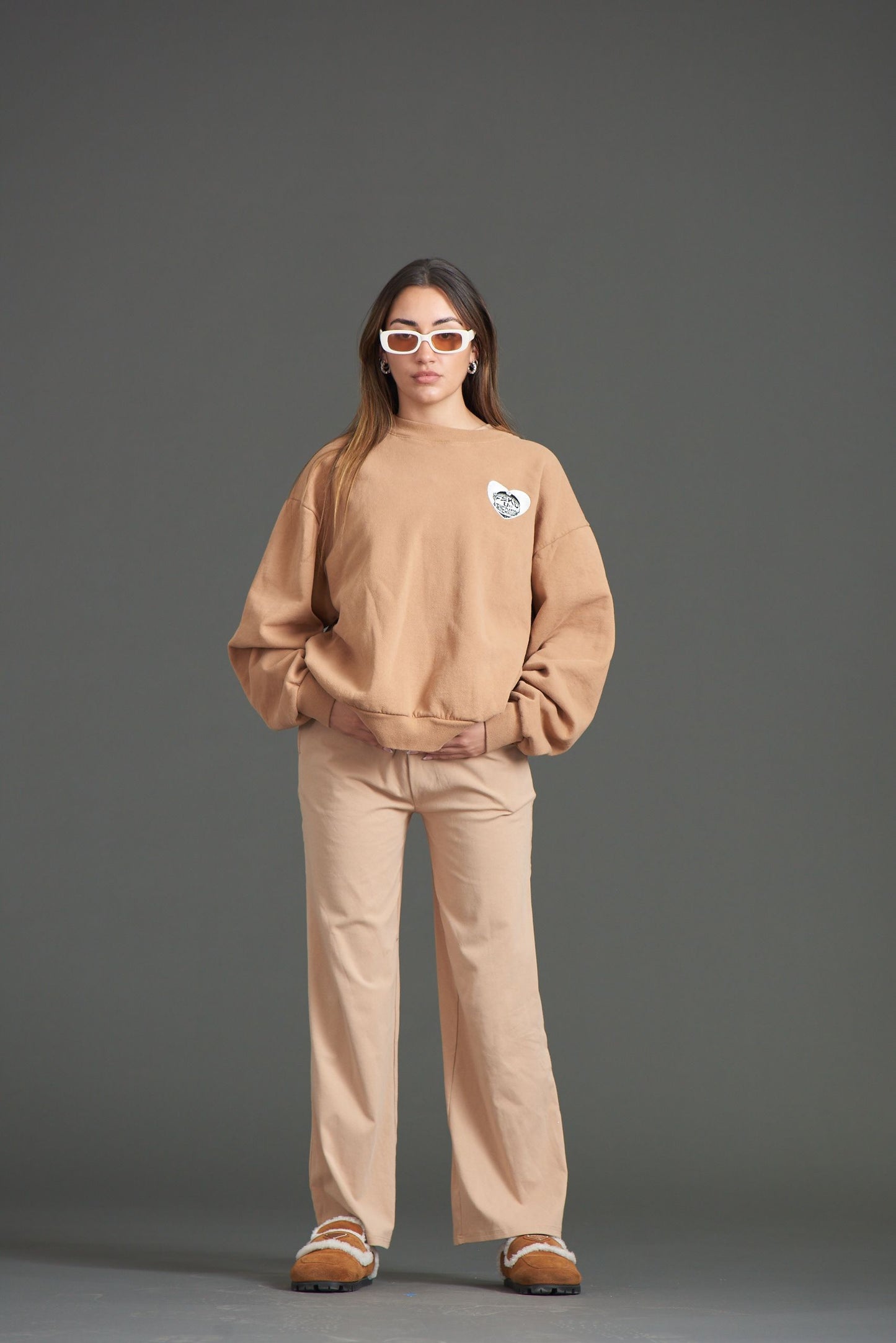 HEARTED GENERATION ILY CREW BEIGE NECK SWEATER