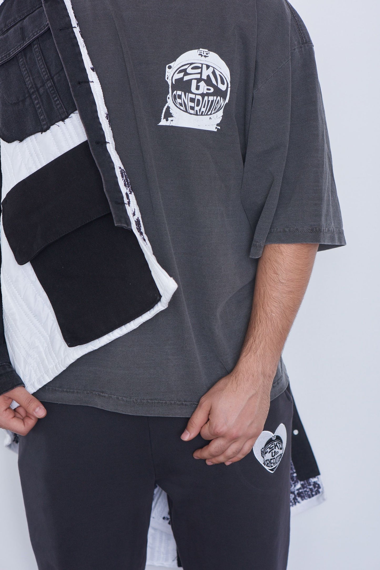HELMET LOGO OVERSIZED T-SHIRT