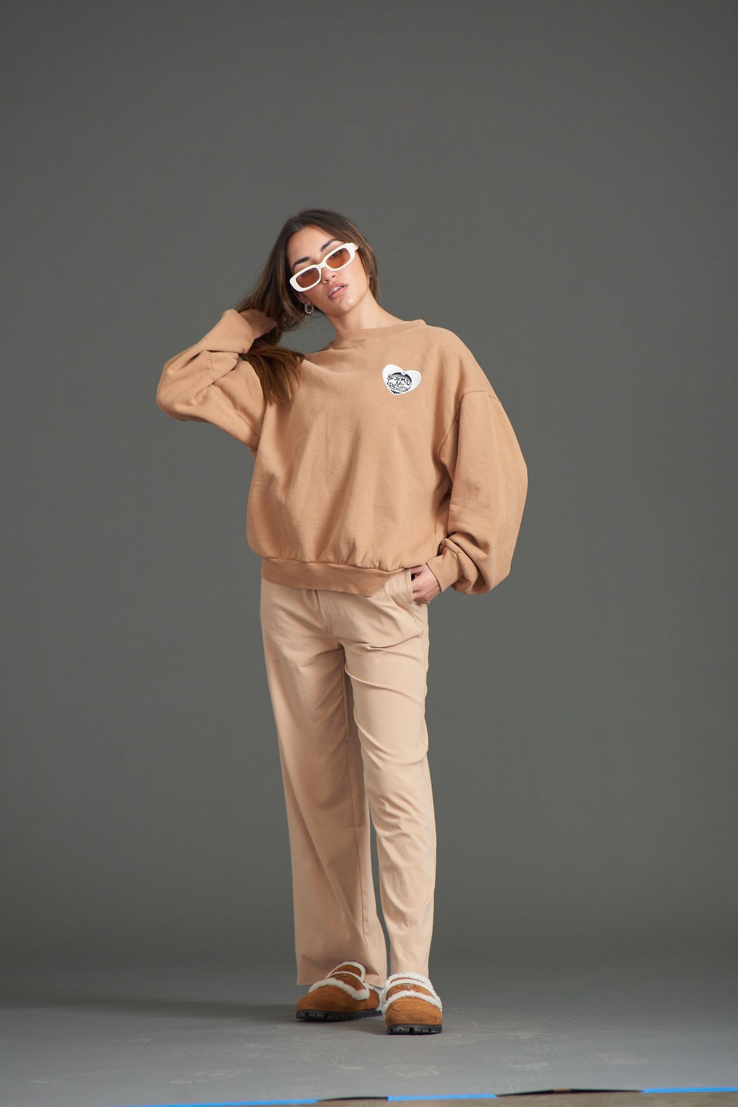 HEARTED GENERATION ILY CREW BEIGE NECK SWEATER