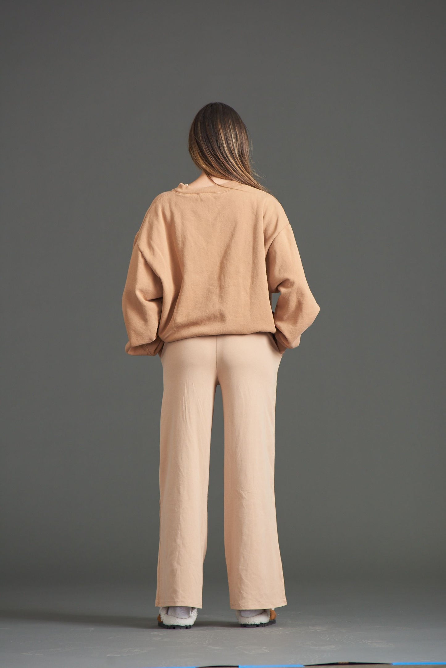 HEARTED GENERATION ILY CREW BEIGE NECK SWEATER